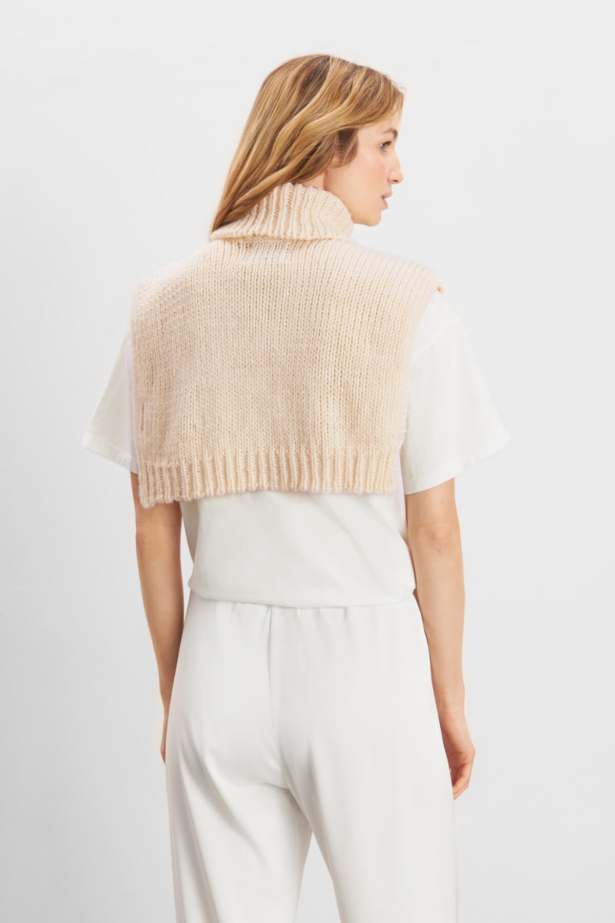 Bailey Knit Neck